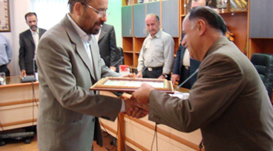 ارزش هنر به این است که هنرمند با اعتقادش کار می کندD